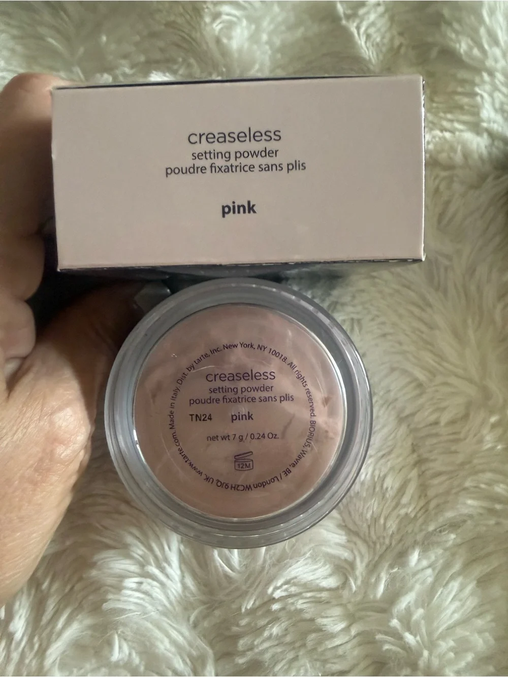 tarte Creaseless Setting Powder - Pink with Tarte blending brush